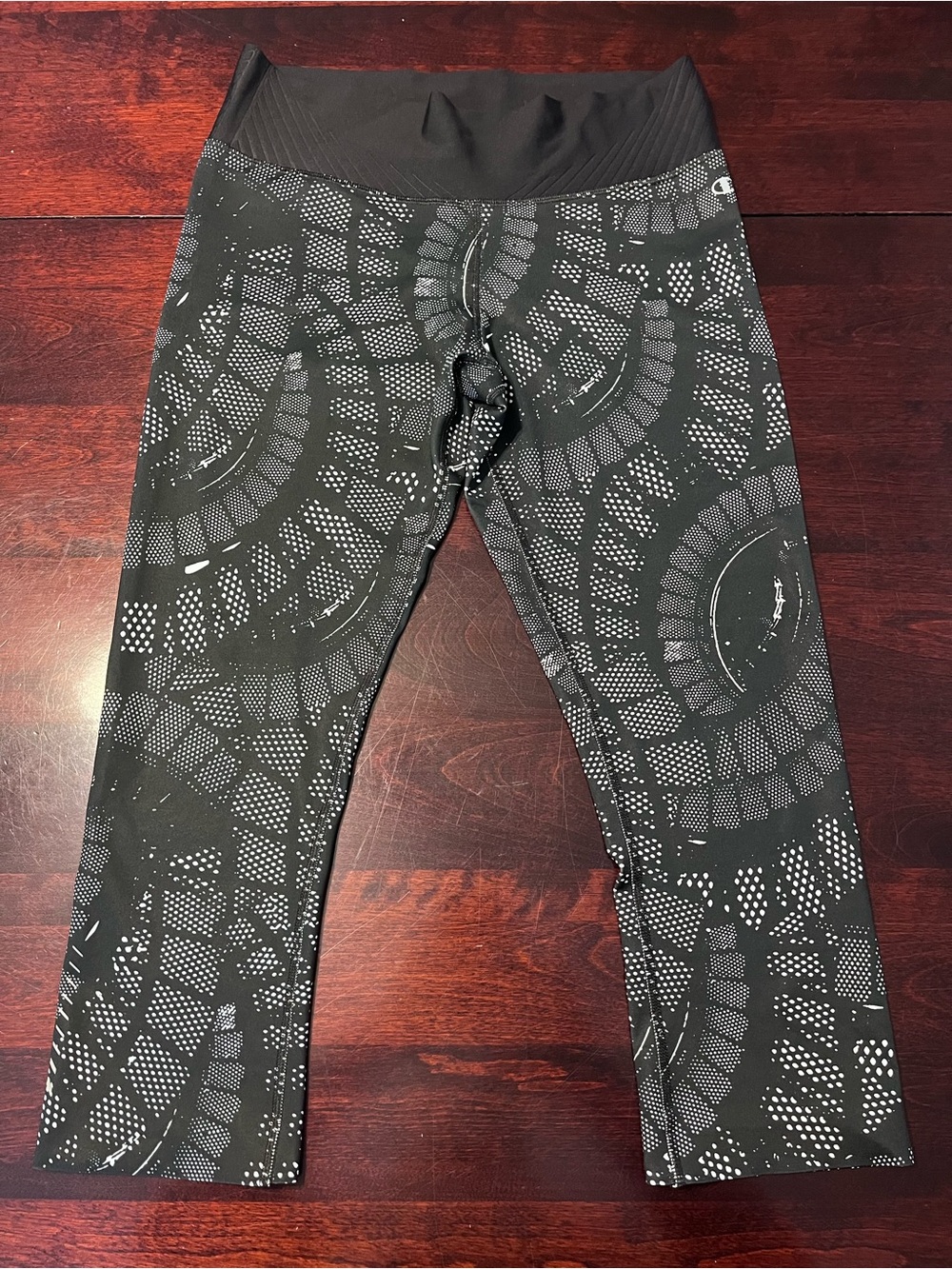 Champion women’s Black Patterned Active capris Leggings